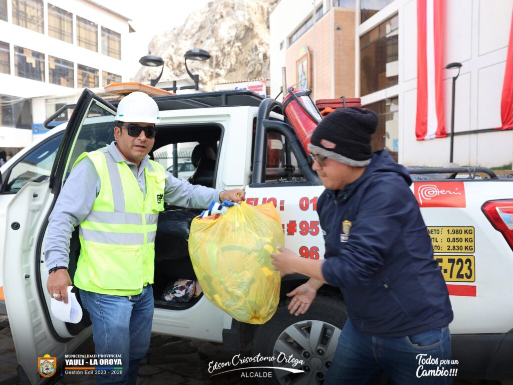 “DEVIANDES” BRINDA ABRIGO CON AMOR, PRESENTES EN CAMPAÑA CONTRA EL FRIAJE