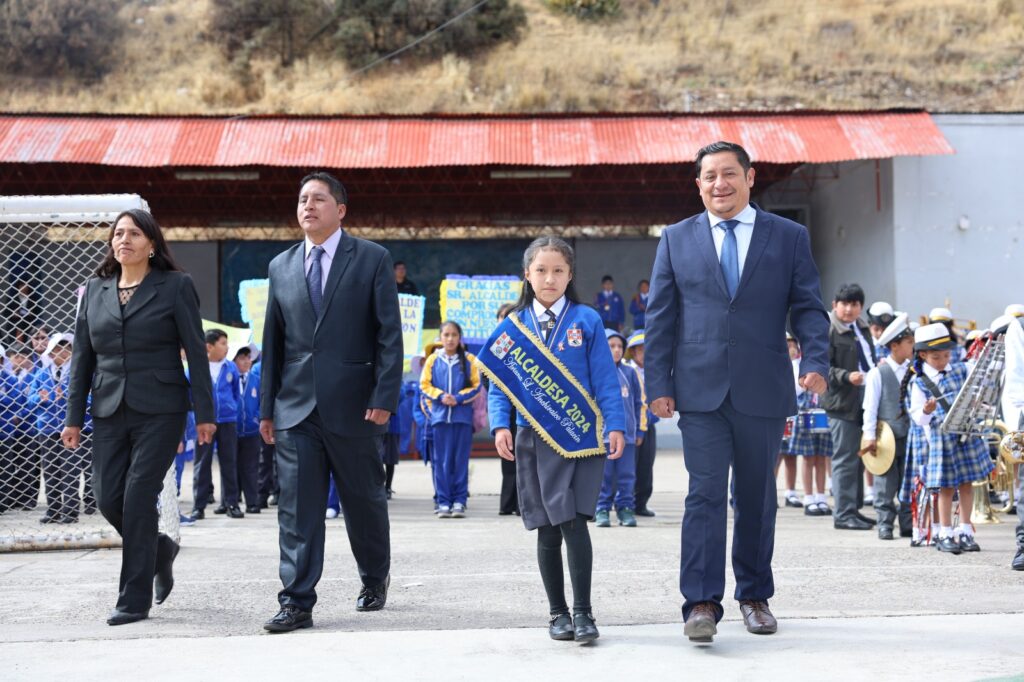 SEGUIMOS BRINDANDO APOYO A NUESTROS ESTUDIANTES