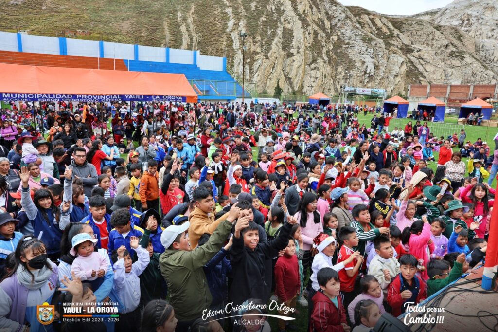 PORQUE LA NAVIDAD SIGNIFICA COMPARTIR, NIÑOS Y NIÑAS RECIBIERON UN MOMENTO DE ALEGRIA