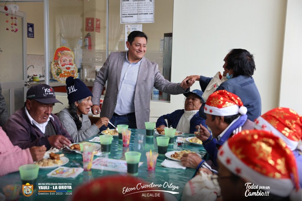 ALCALDE ENTREGA PRESENTES A LOS ADULTOS MAYORES DEL COMEDOR MADRE TERESA DE CALCUTA