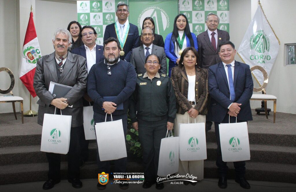 ALCALDE PROVINCIAL PARTICIPA DEL CONVERSATORIO POR EL DIA DEL ADMINISTRADOR PERUANO