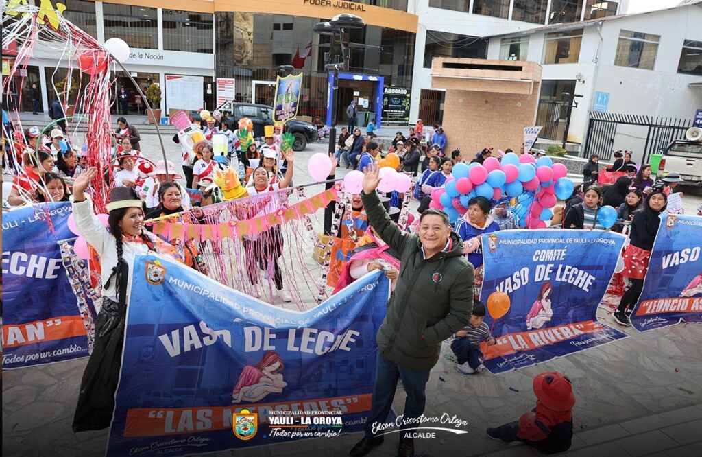ALCALDE EDSON CRISÓSTOMO ORTEGA, ORGANIZÓ UN SIGNIFICATIVO PASACALLE CON LA PARTICIPACIÓN ACTIVA DE LOS COMITÉS DEL PROGRAMA VASO DE LECHE
