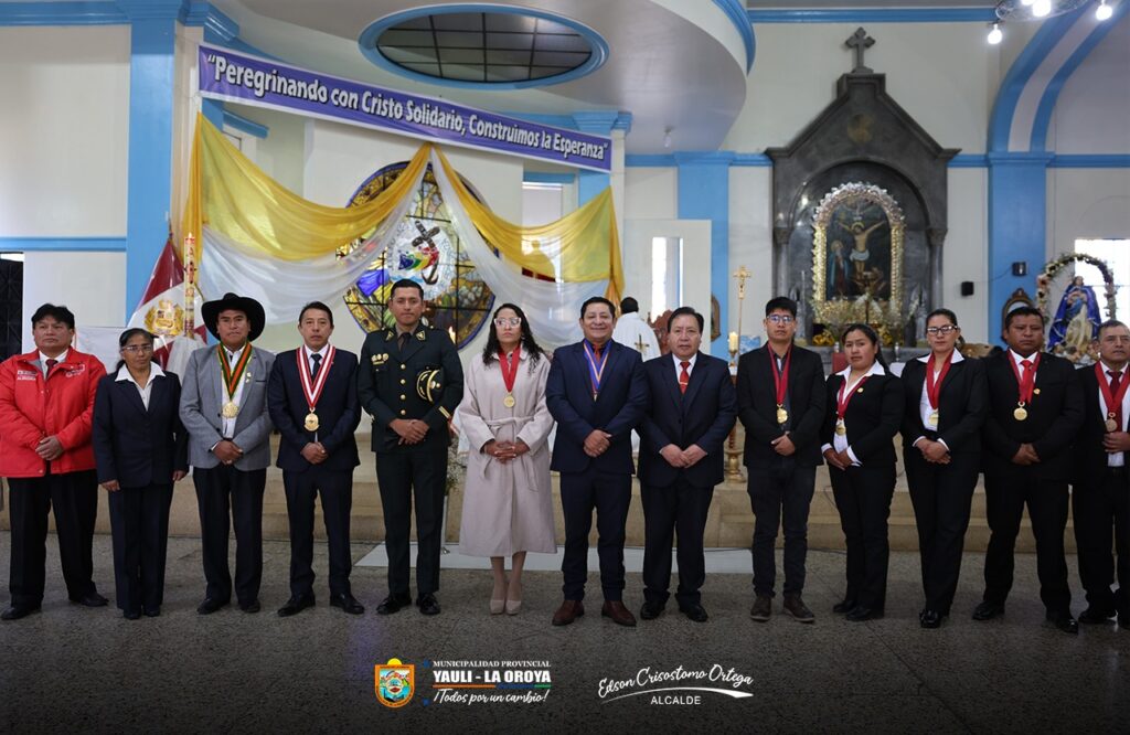 MUNICIPALIDAD PROVINCIAL DE YAULI – LA OROYA PARTICIPAN EN LA CEREMONIA POR EL 145° ANIVERSARIO DE LA BATALLA DE ARICA Y POR EL DÍA DE LA BANDERA