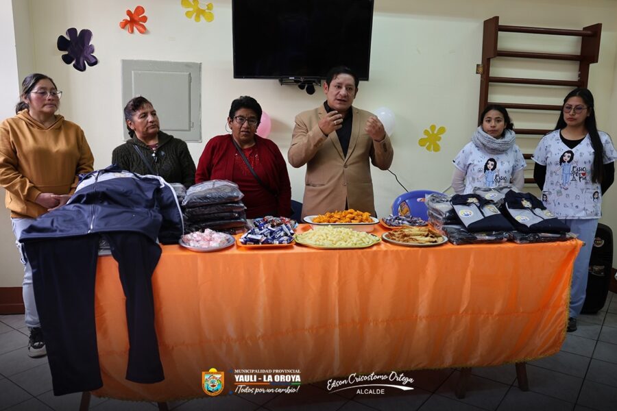 ALCALDE EDSON CRISÓSTOMO ENTREGA BUZOS AL CENTRO DE TERAPIA FÍSICA – ESTIMULACIÓN TEMPRANA