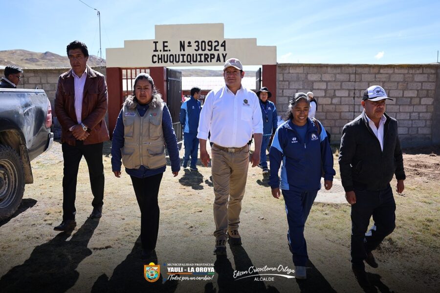 ALCALDE EDSON CRISÓSTOMO ORTEGA APOYA TRASLADO DE ESTUDIANTES UNIDOCENTES AL SECTOR DE CHUQUIQUIRPAY