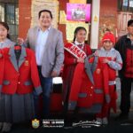 ALCALDE EDSON CRISÓSTOMO ORTEGA ENTREGA UNIFORMES DE GALA AL ESTADO MAYOR DE LA I.E. JOSÉ ANTONIO ENCINAS