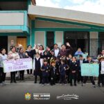ALCALDE EDSON CRISÓSTOMO ORTEGA ENTREGA BUZOS DEPORTIVOS A LA I.E.I. N.° 30934 “CORAZÓN DE MARÍA” – SAN MIGUEL