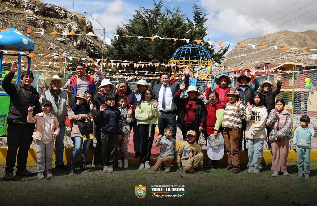 ALCALDE PROVICNIAL INAUGURO JUEGOS INFANTILES EN EL DISTRITO DE SANTA ROSA DE SACCO