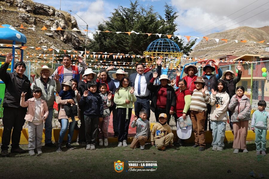 ALCALDE PROVICNIAL INAUGURO JUEGOS INFANTILES EN EL DISTRITO DE SANTA ROSA DE SACCO